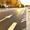 Long linéaire de barrières Vauban installé par PROG event le long d’un boulevard