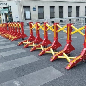 Barrières anti-intrusion Pitagone F18 sur la voie publique